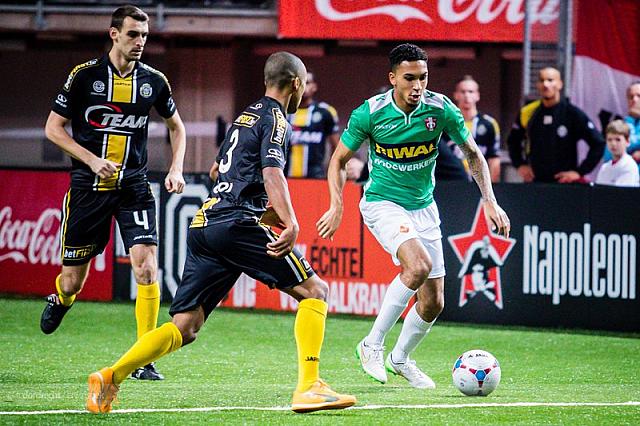 20150103-football-battle-09