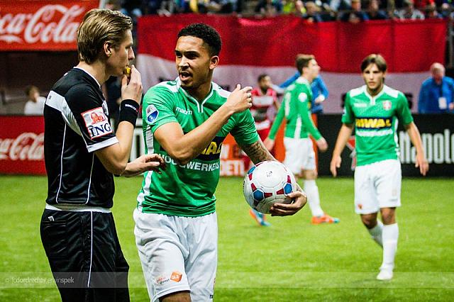 20150103-football-battle-36