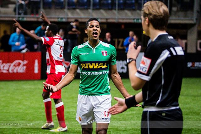 20150103-football-battle-41
